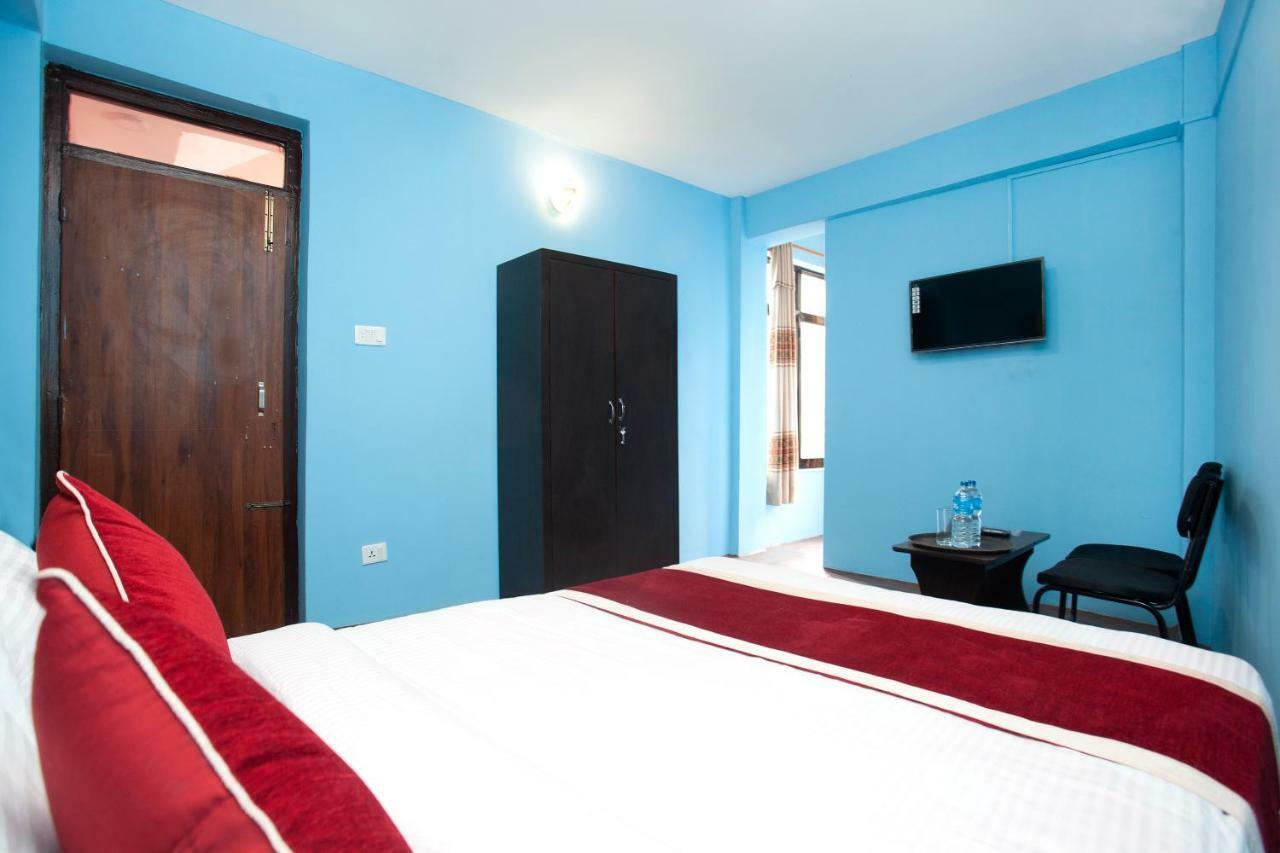 Hotel Crossroads Katmandou Extérieur photo