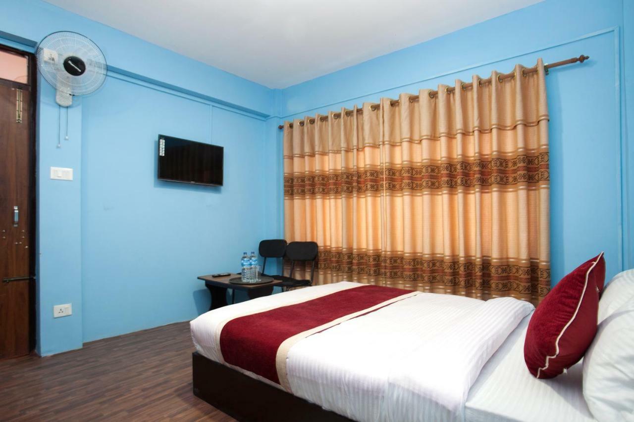Hotel Crossroads Katmandou Extérieur photo