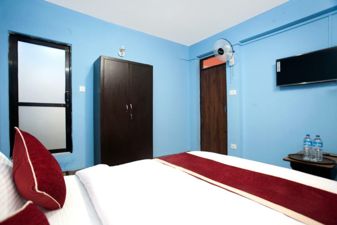 Hotel Crossroads Katmandou Extérieur photo
