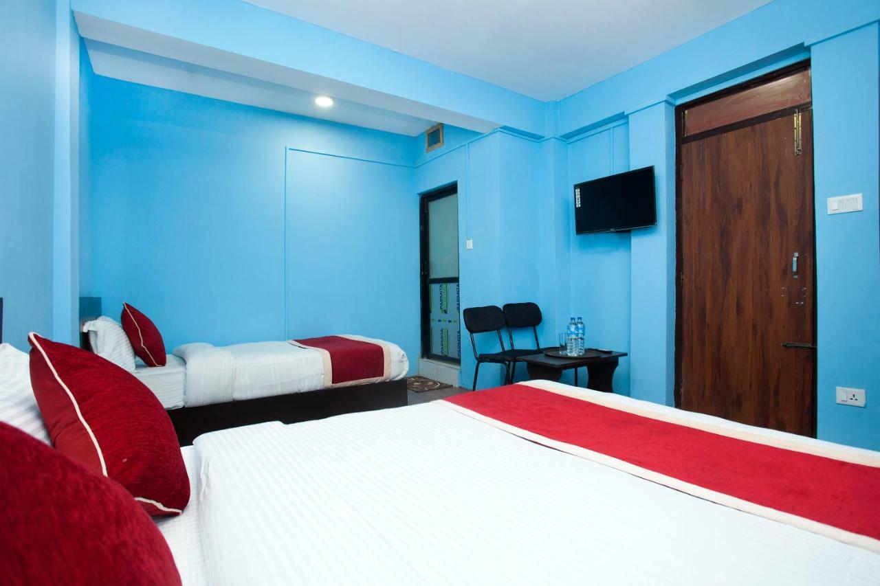 Hotel Crossroads Katmandou Extérieur photo
