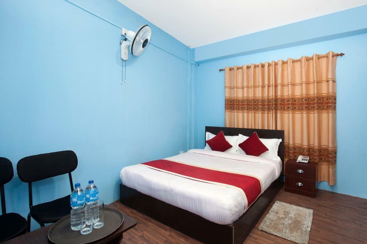 Hotel Crossroads Katmandou Extérieur photo